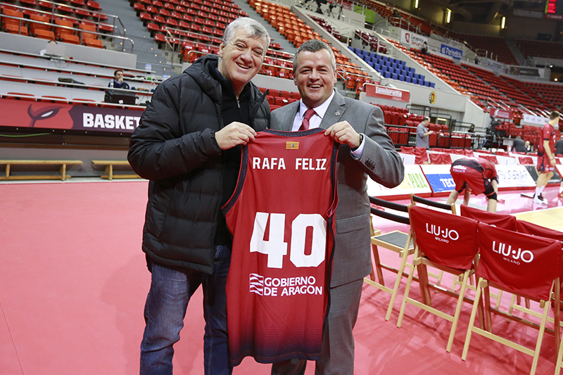 Camiseta homenaje de Casademont Zaragoza a Rafa Feliz